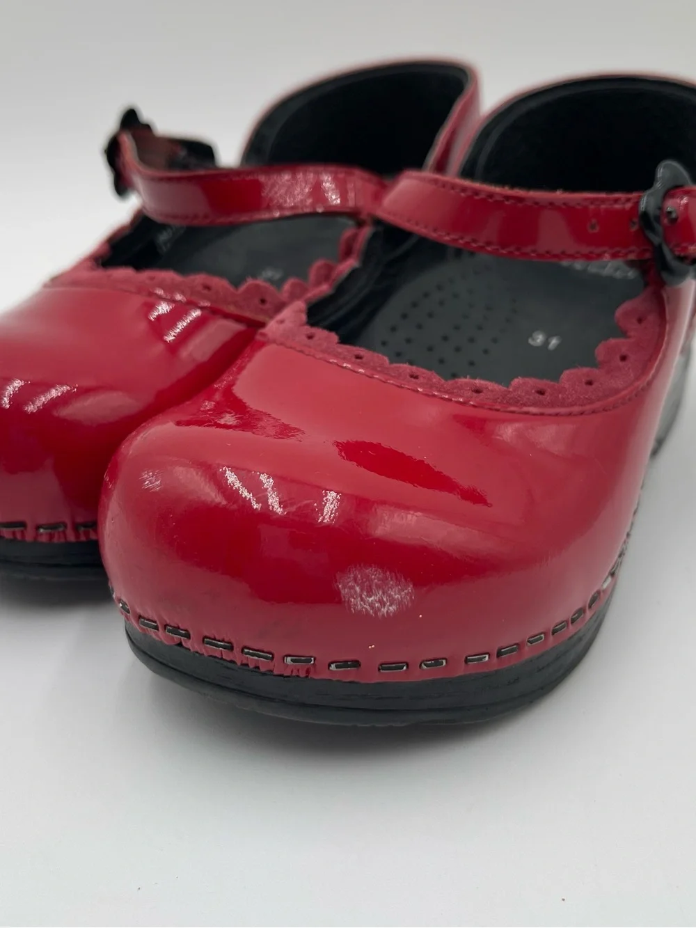 Dansko Girls Red Patent Leather Mary Janes Clogs Shoes Buckle Kids 31 US 12.5-13